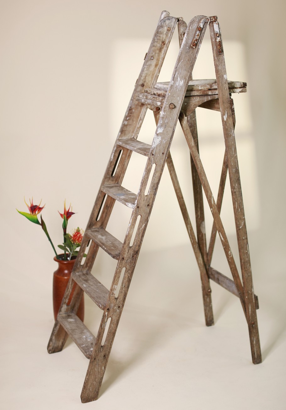 Houten decoratie trap verhuur